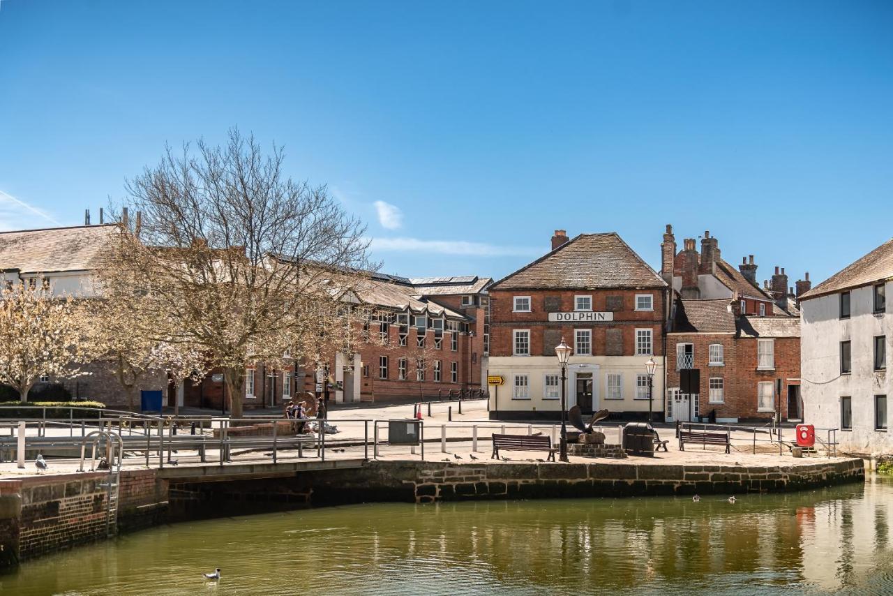 3, The Dolphin, 49 Quay Street - Stunning Apartment - Quintessential - Quay Views - Sleeps 2-4 People Ньюпорт Экстерьер фото